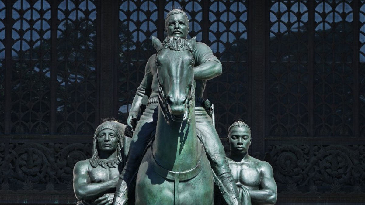 La estatua será removida por simbolizar la subyugación de pueblos afrodescendientes e indígenas.