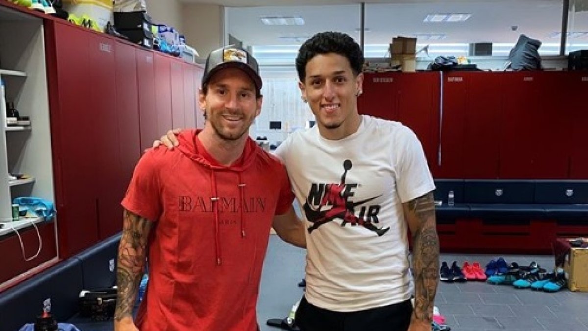 Kike Saverio compartió con el argentino Lionel Messi en los entrenamientos del Barcelona.