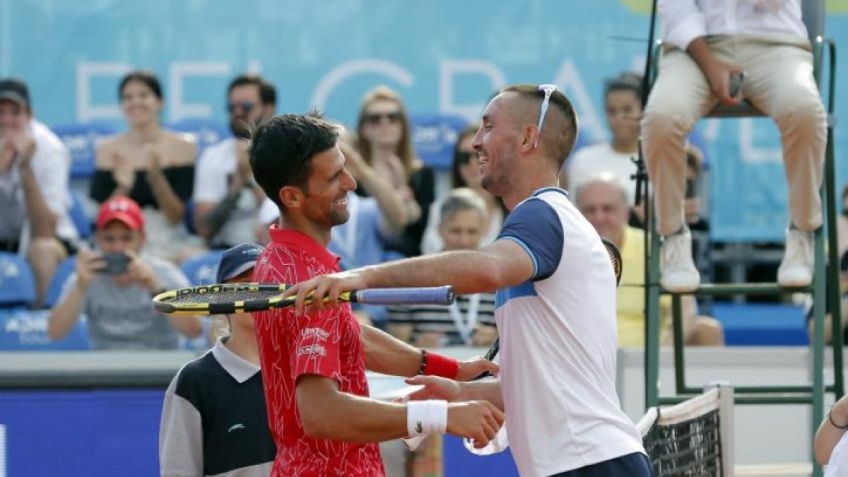 El serbio Victor Troicki (d) se sumó a la lista de contagiados de coronavirus por participar en el Adria Tour organizado por su compatriota Novak Djokovic (i).