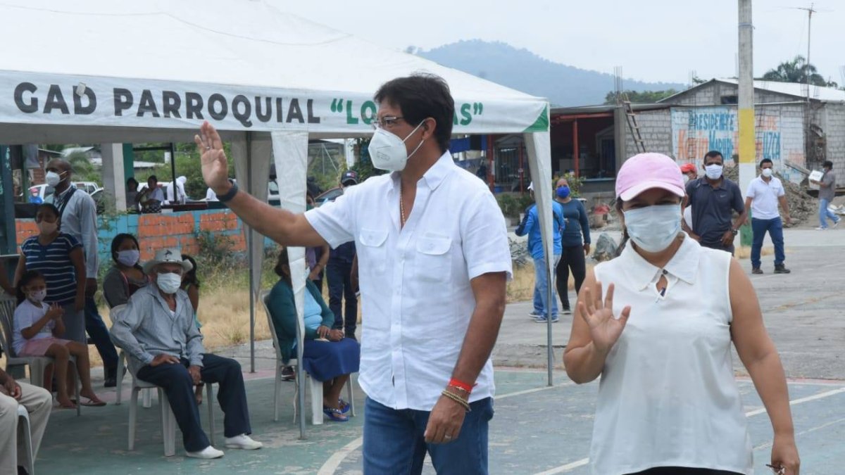 El prefecto Carlos Luis Morales en un evento en la parroquia Los Lojas, en Daule, el pasado 17 de junio.