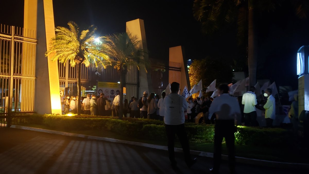 Excompañeros y amigos de Pestañita se acercaron a Parque de la Paz para despedir al exjugador.
