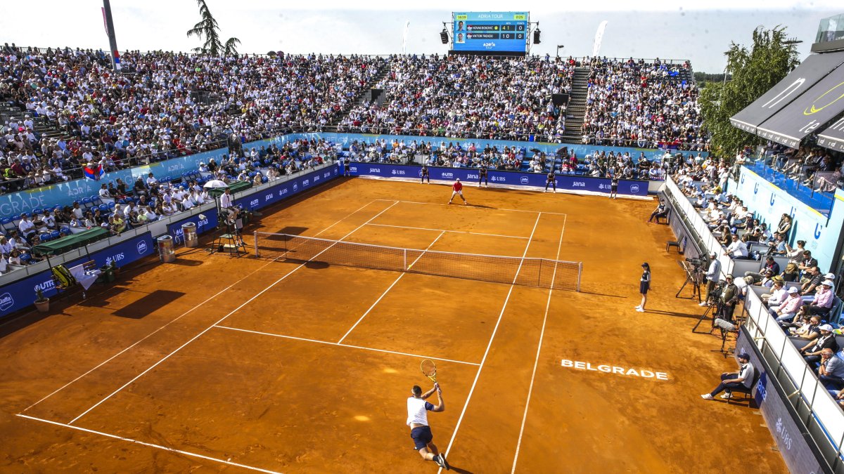 El Adria Tour se jugó si ningún tipo de protocolo sanitario, con graderías llenas y hasta fiestas pospartidos