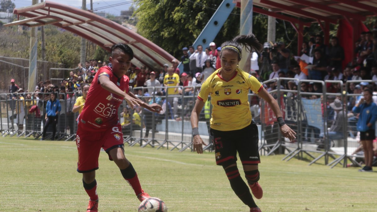 Los equipos de fútbol femenino ya planifican lo que su vuelta a las prácticas.