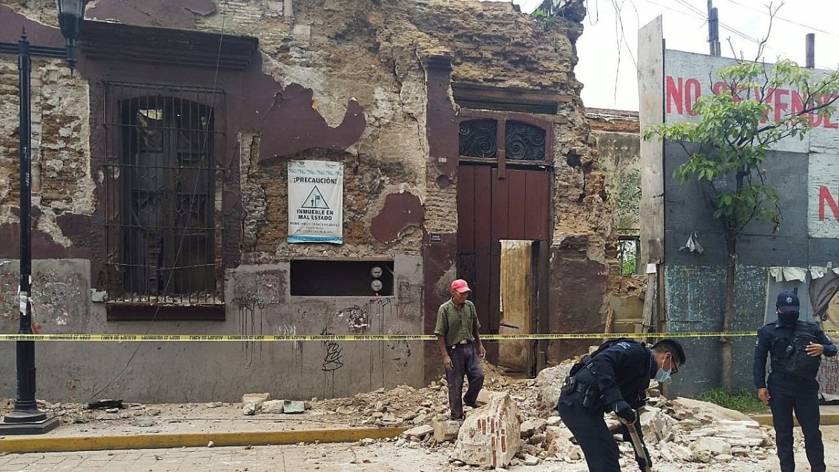 El terremoto de magnitud 7,5 que sacudió el centro y sur de México deja al menos un muerto por un derrumbe en el municipio oaxaqueño de Crucecita, epicentro del movimiento telúrico.