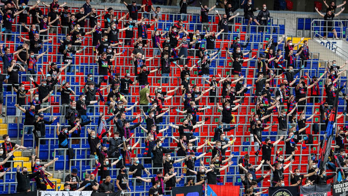 Los hinchas del CSKA Moscú emitieron expresiones racistas ante el brasileño Malcom.