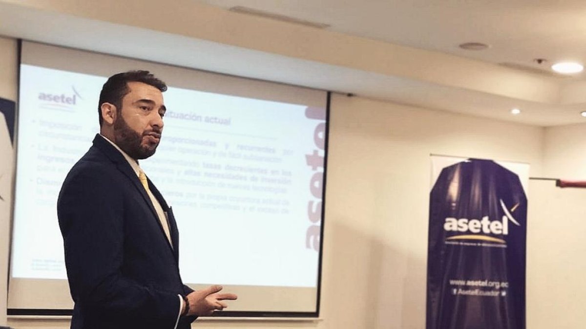 Jorge Cevallos advierte de una inminente iliquidez en el sector y de un riesgo en la provisión del servicio