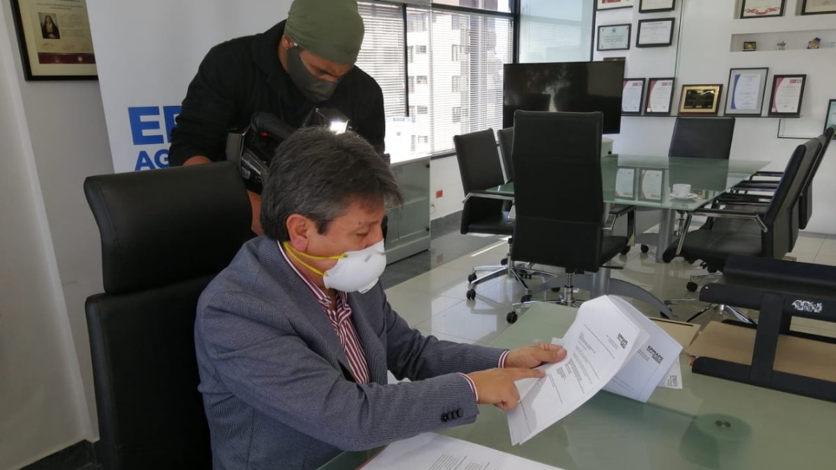 El titular de la Empresa de agua potable de Quito, Luis Medina, anuncia la recuperación de dinero