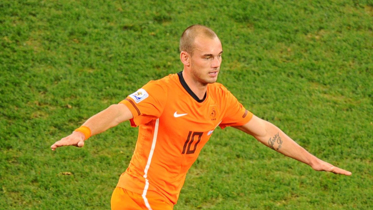 El mediocampista holandés llegó a jugar una final de la Copa del Mundo en 2010.