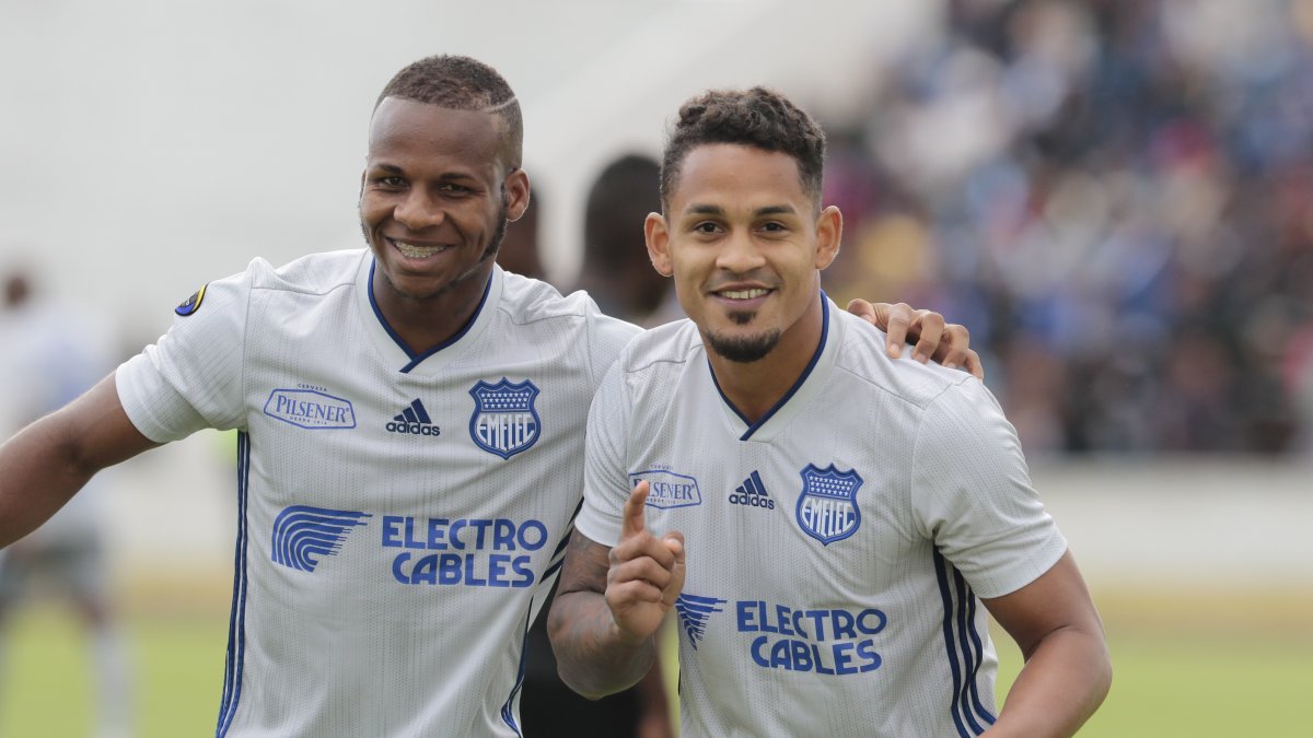 Pernía (d) llegó a mediados del 2019 al cuadro eléctrico.