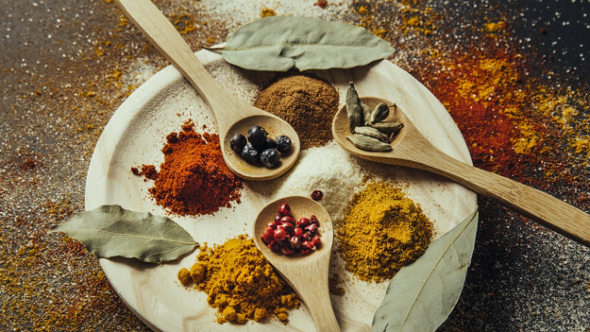 Tienes una larga lista de sazonadores a escoger para poner sabor a tu comida.