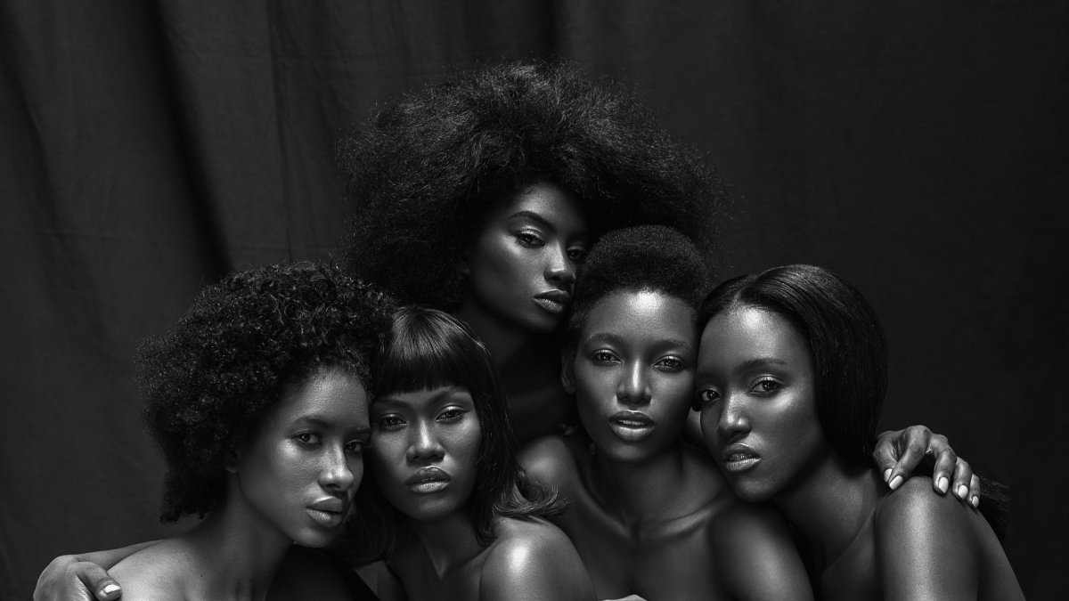 Editorial de moda que busca impulsar la diversidad en la industria.