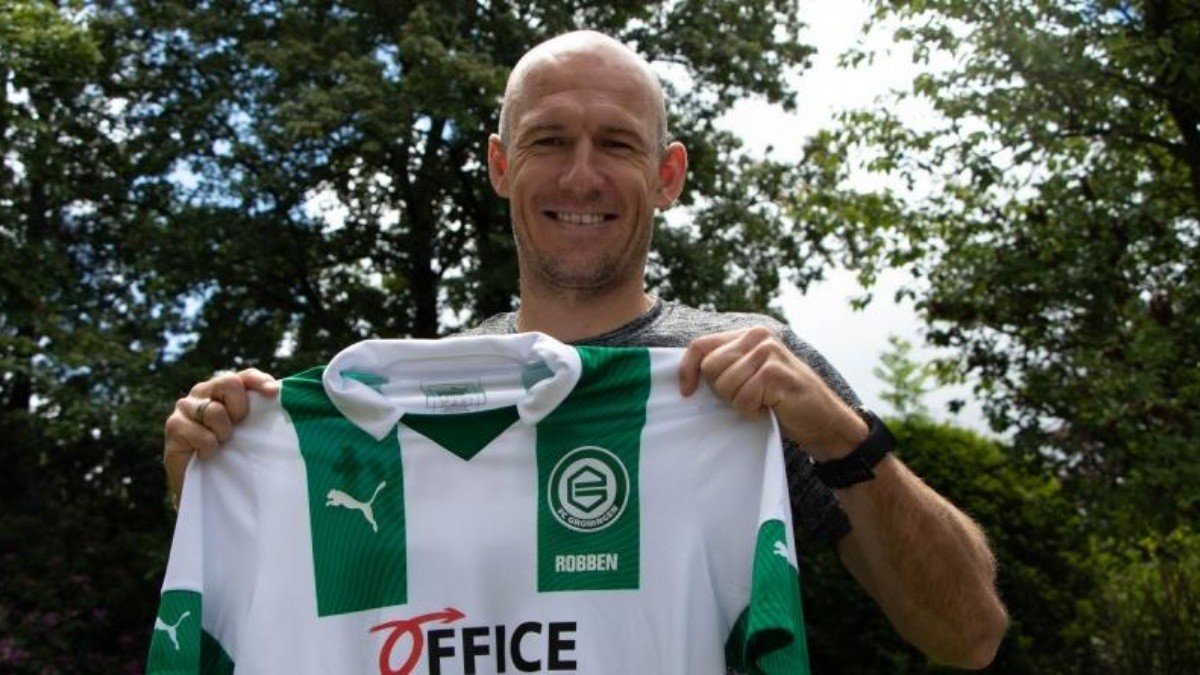 Arjen Robben tiene la intención de volver al fútbol profesional a los 36 años.