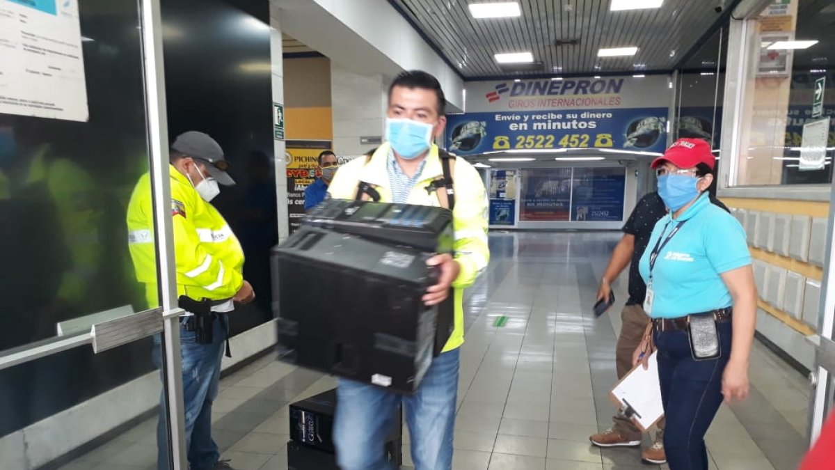 Los allanamientos han alcanzado a prefecturas, hospitales, municipios.