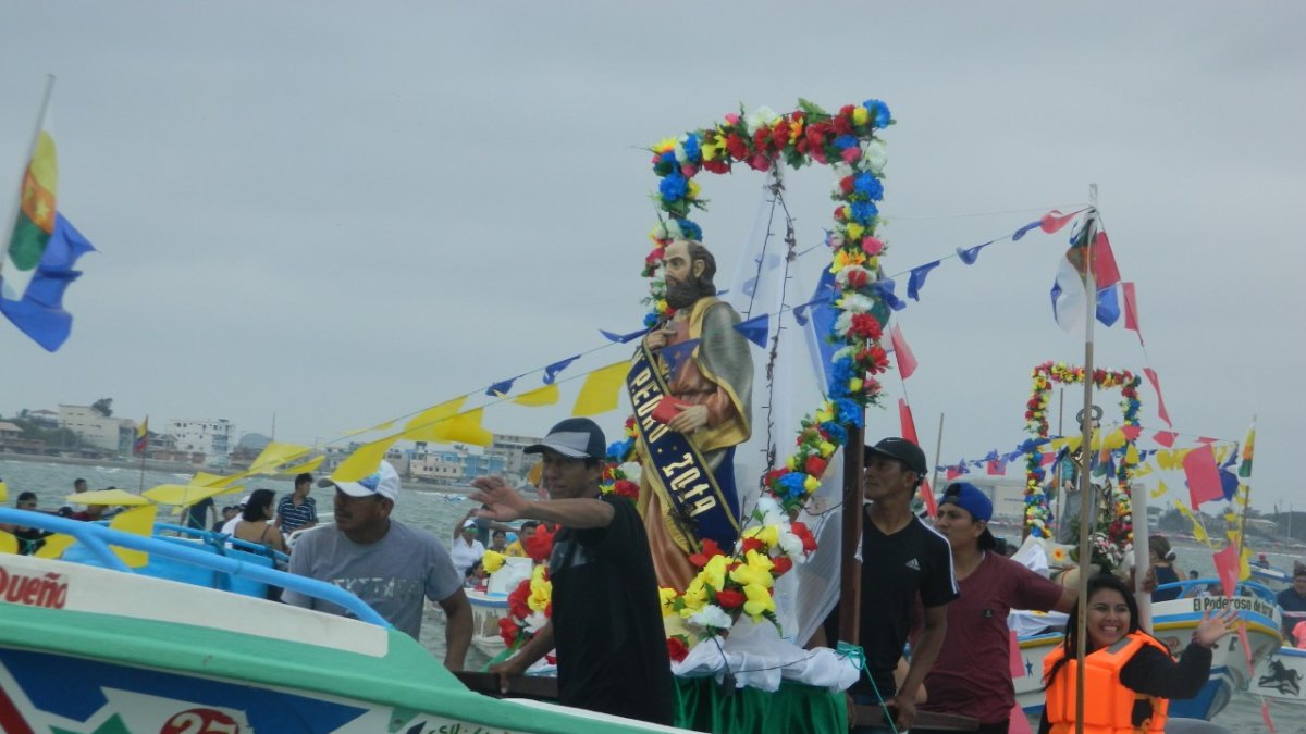 Referencial. El año pasado, decenas de embarcaciones se sumaron a la procesión en el cantón.