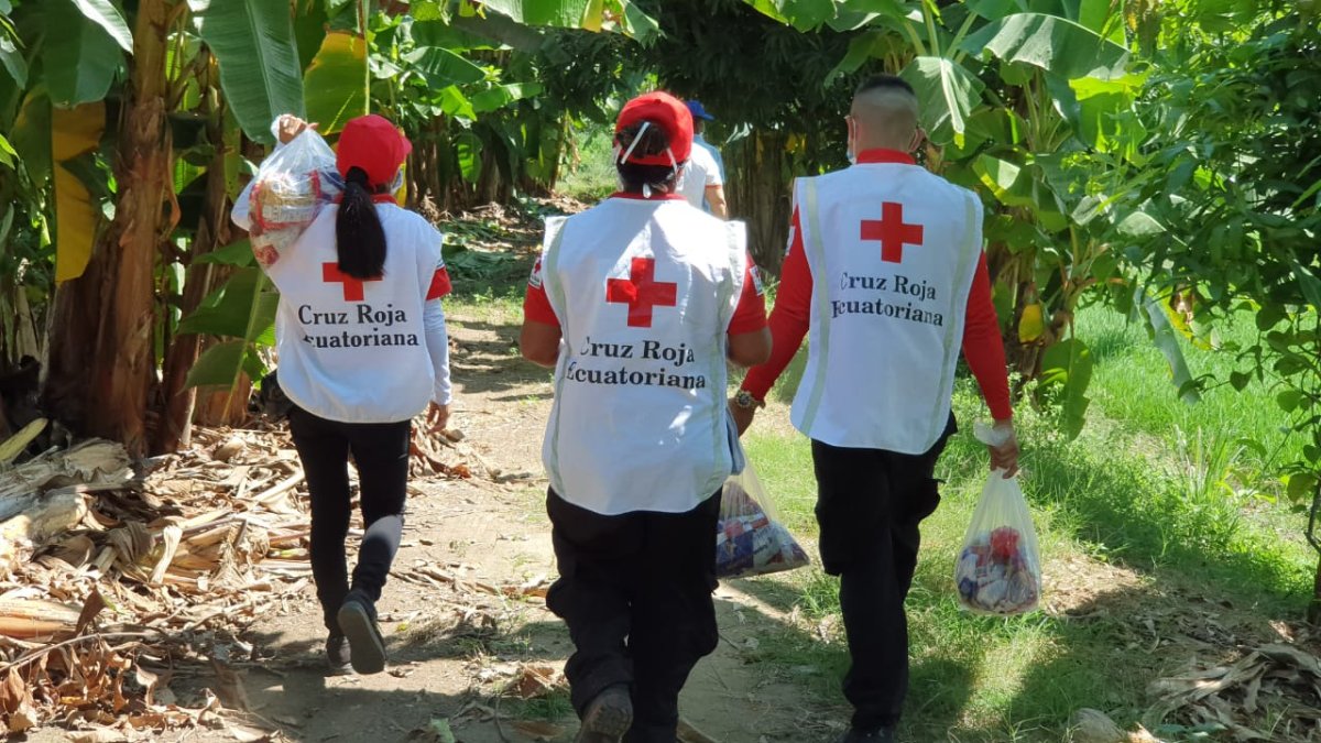 La Cruz Roja se maneja a través de la autogestión. En tiempos de pandemia ha llevado kits de alimentos a diferentes sectores.