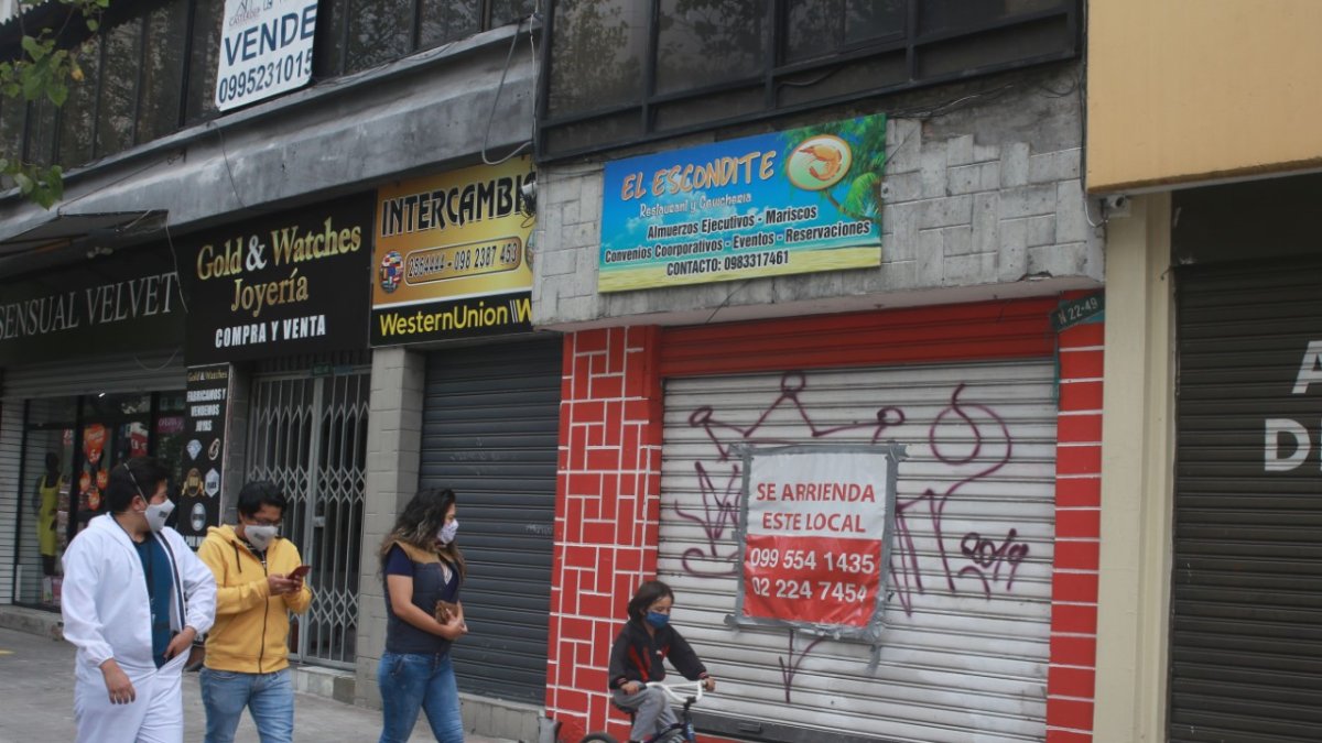 Varios locales de la capital lucen desocupados por la falta de ventas. La zona rosa es la más afectada.