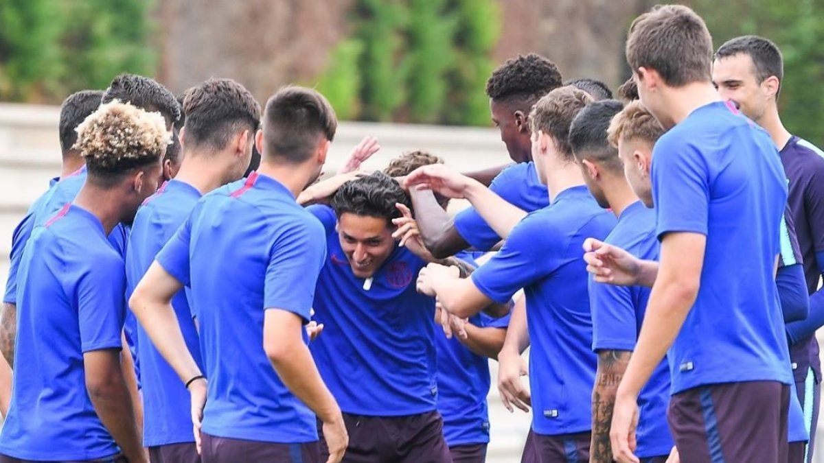 Kike Saverio al parecer fue despedido por sus compañeros del Barcelona B de España.