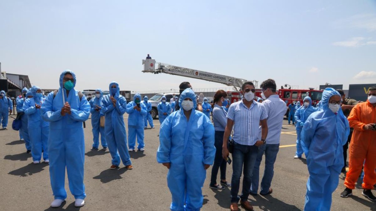Hecho. Hace dos semanas, un equipo de 21 médicos partieron desde Guayaquil hasta el hospital Bicentenario de Quito.