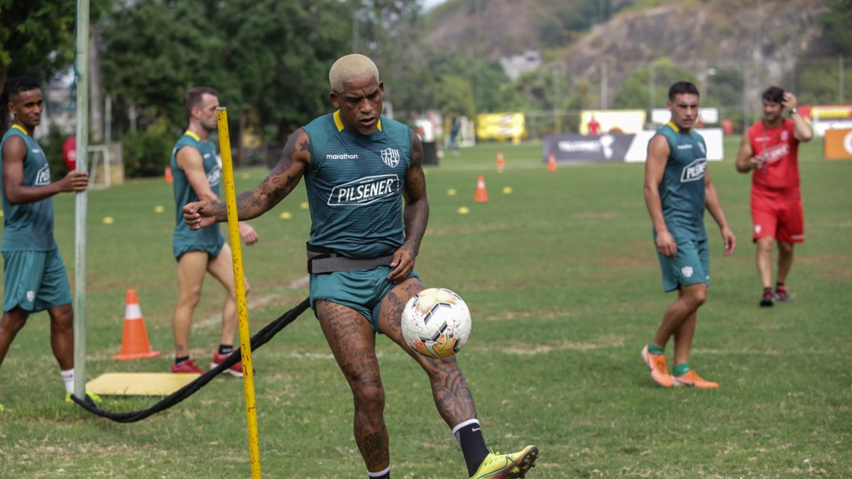 Barcelona entrena esperando su vuelta a la LigaPro contra Orense en el Monumental.