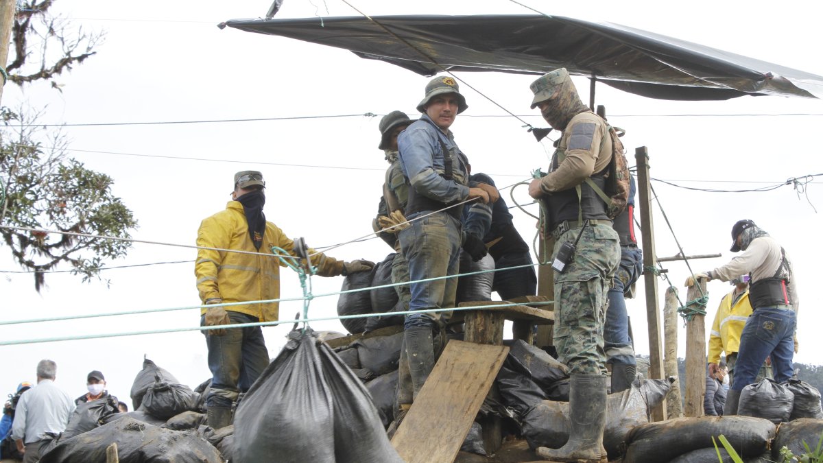 Militares del Cuerpo de Ingenieros ingresaron en el sector de las minas clausuradas a inicios de junio.