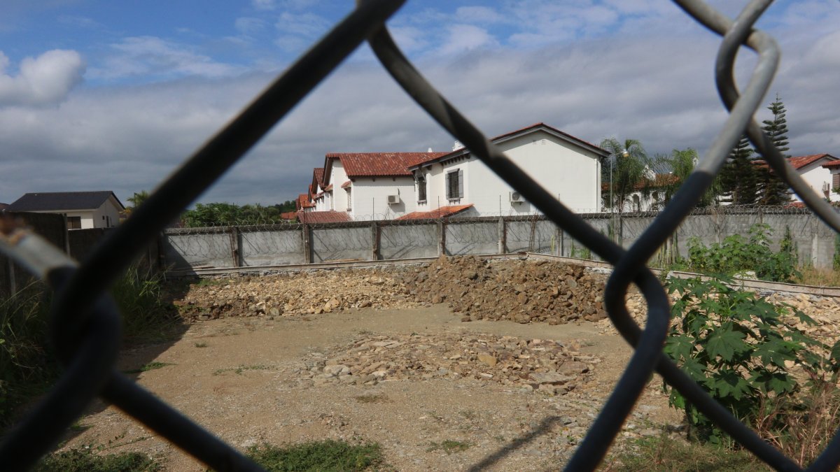 Hecho. El centro de acopio está ubicado a escasos metros de las viviendas. Ellos piden reubicarlo en otro espacio.