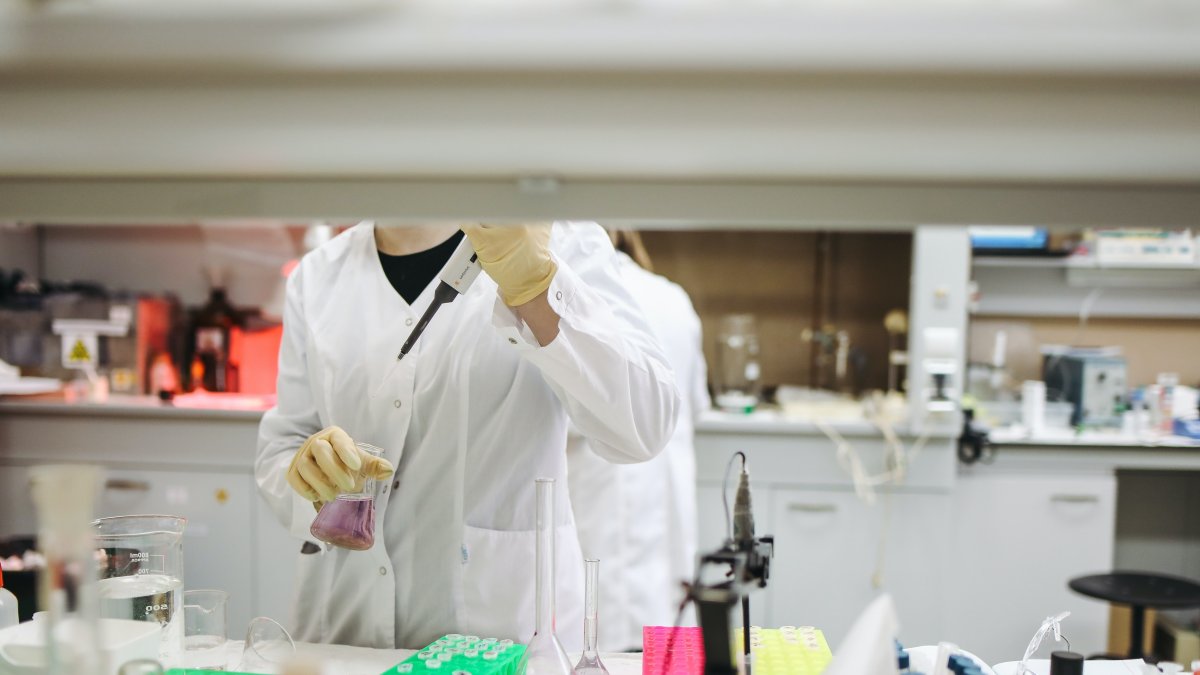 En el país se han tomado 156.185 muestras para COVID-19, entre PCR y pruebas rápidas, según el Ministerio de Salud.