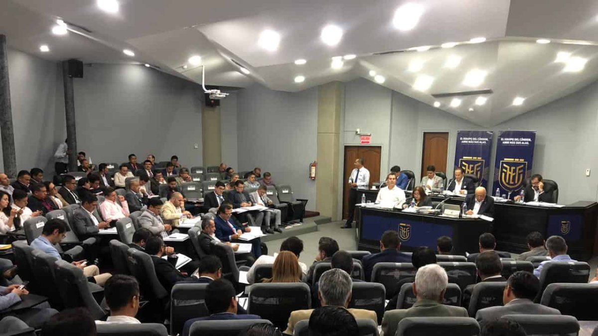 Algunos dirigentes del fútbol ecuatoriano se unieron en busca del bienestar común.