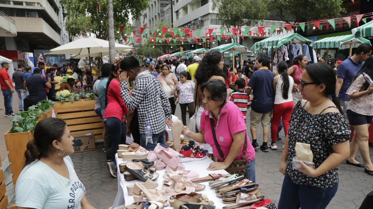 Foto referencial. El año pasado, en diciembre, un tramo de la céntrica avenida 9 de Octubre se peatonizó.