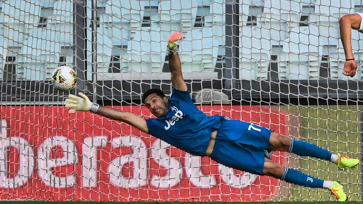 Gianluigi Buffon alcanzó la marca histórica con derechos de sobra. Esta mañana ante el Torino tapó incluso penales.