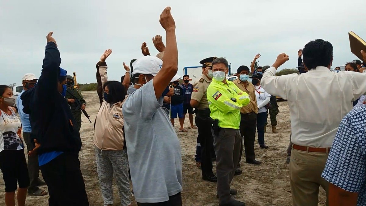 Hecho. Los comuneros con gritos decían que en el sitio se efectúan solo carreras de caballos.