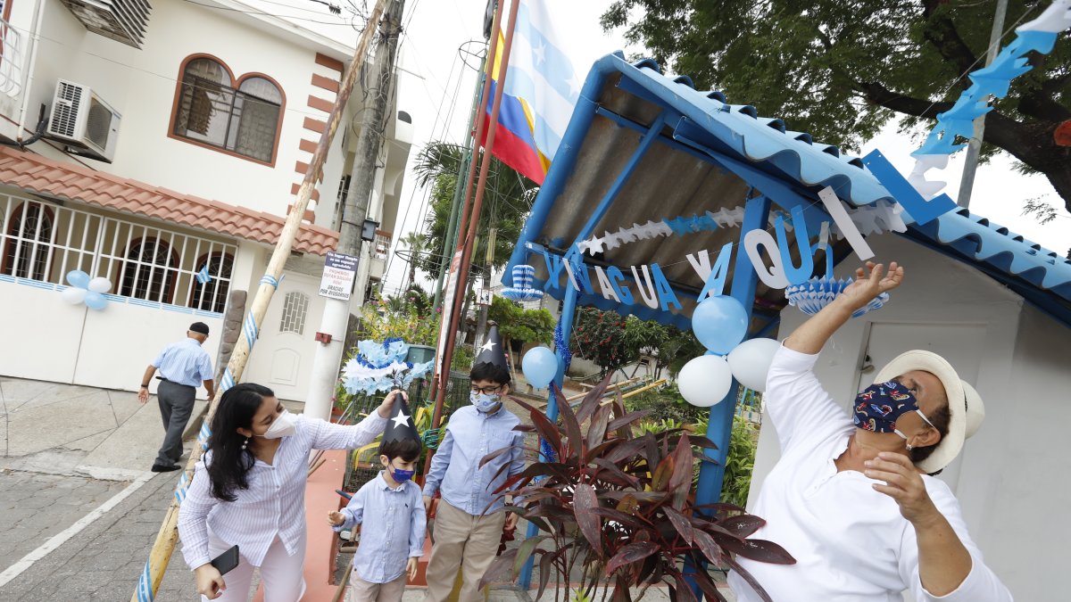 Actividades. Los moradores de la decimatercera etapa de la Alborada se alistan desde ya para las fiestas.