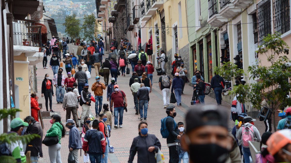 Aglomeración. El Centro Histórico de Quito es uno de los puntos con más contagios. También lidera la lista de sectores con aglomeraciones.