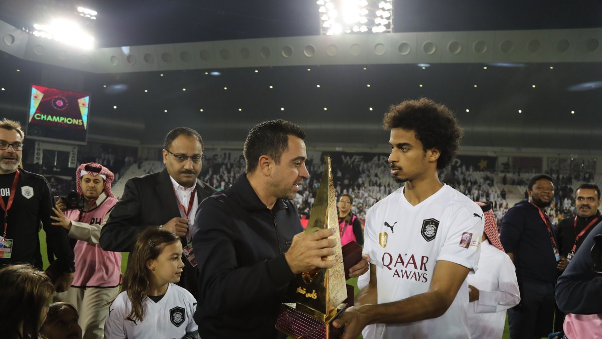 Xavi Hernández renovó su contrato con Al Sadd pero sigue a la espera de una llamada del Barcelona.