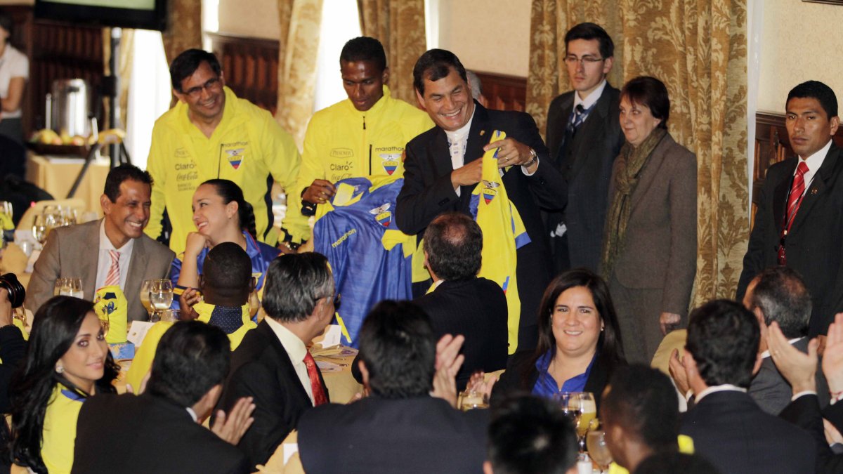 Rafael Correa siempre se mostró con un apasionado hincha del rey de los deportes.
