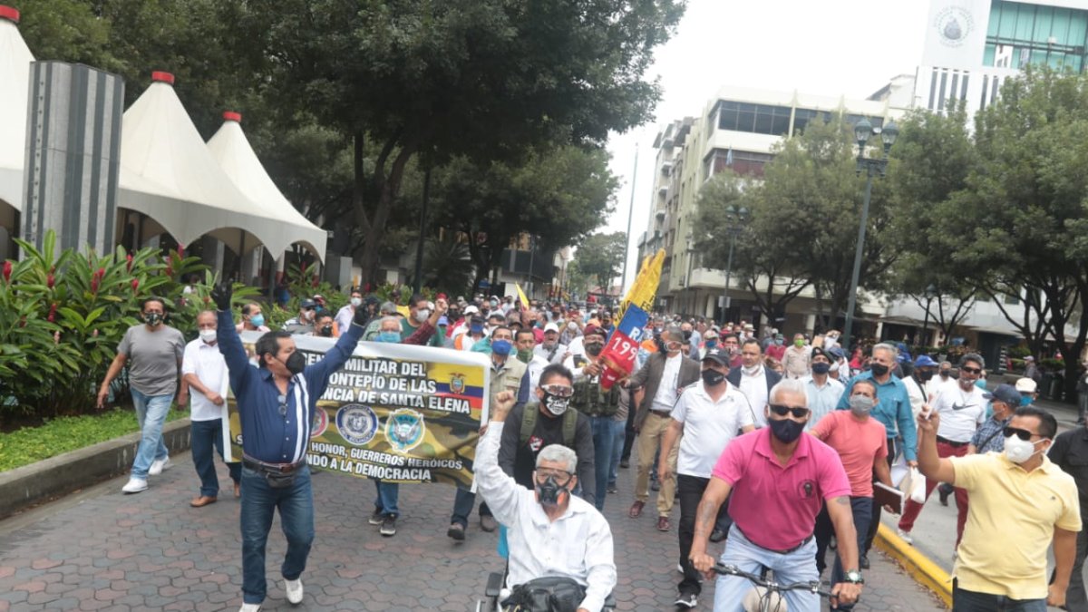 La protesta. Se llevó a cabo hace unos minutos. Los marchantes recorrieron algunas calles céntricas de la ciudad.