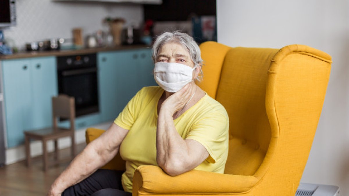 Hay que comenzar a relajar las medidas con los adultos mayores, sin olvidar las normas de higiene y distanciamiento.