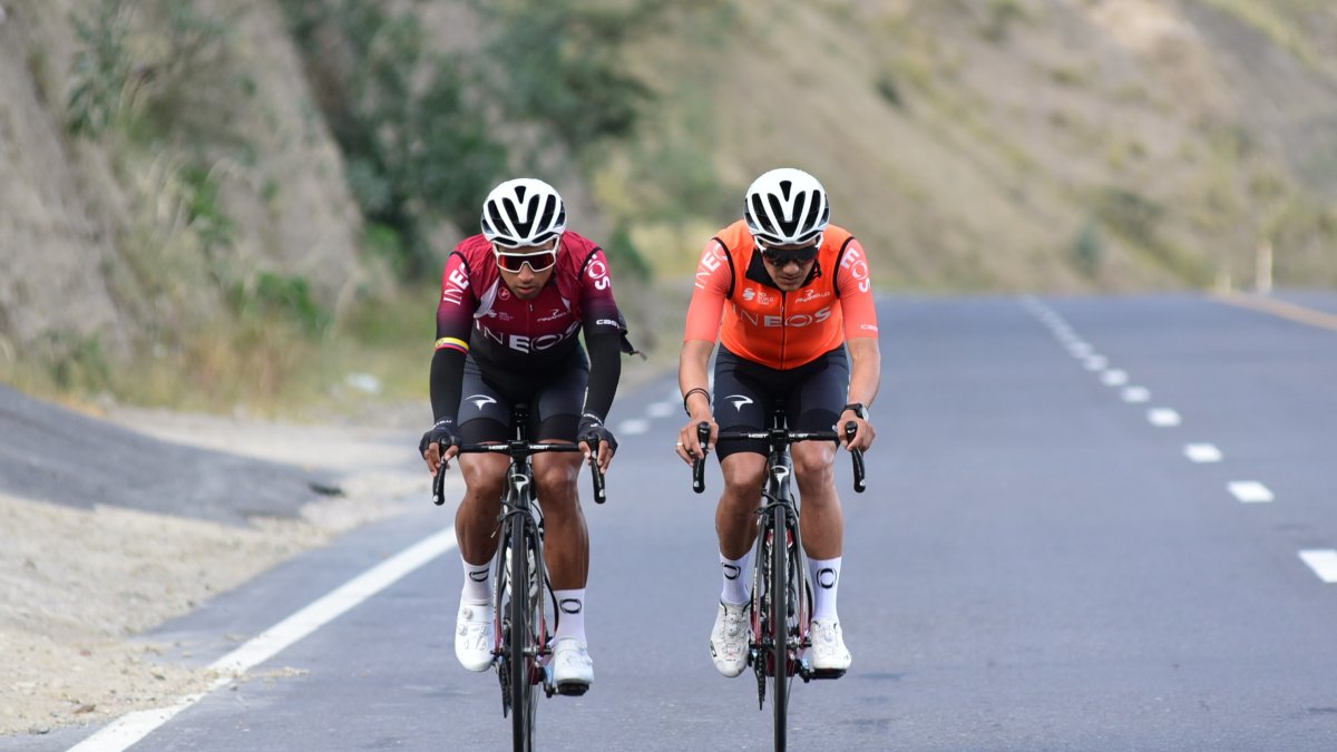 Jhonatan Narváez y Richard Carapaz serán los primeros en viajar a España.