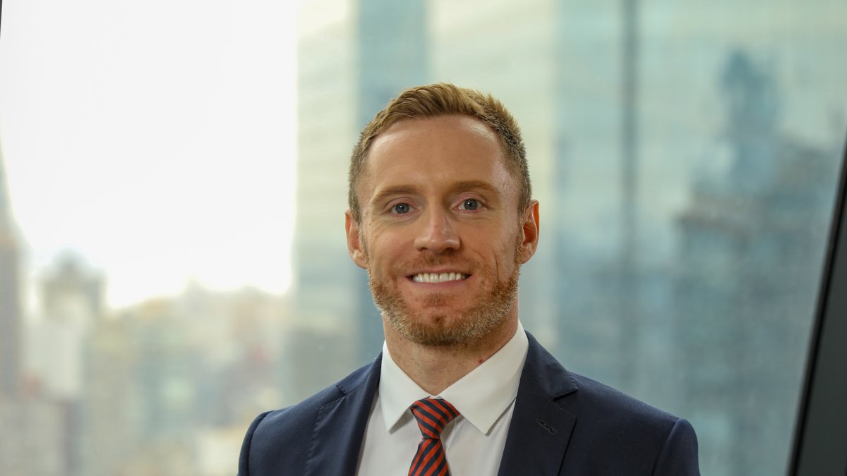 El especialista de la firma calificadora de riesgos analiza la reestructuración de la deuda ecuatoriana.