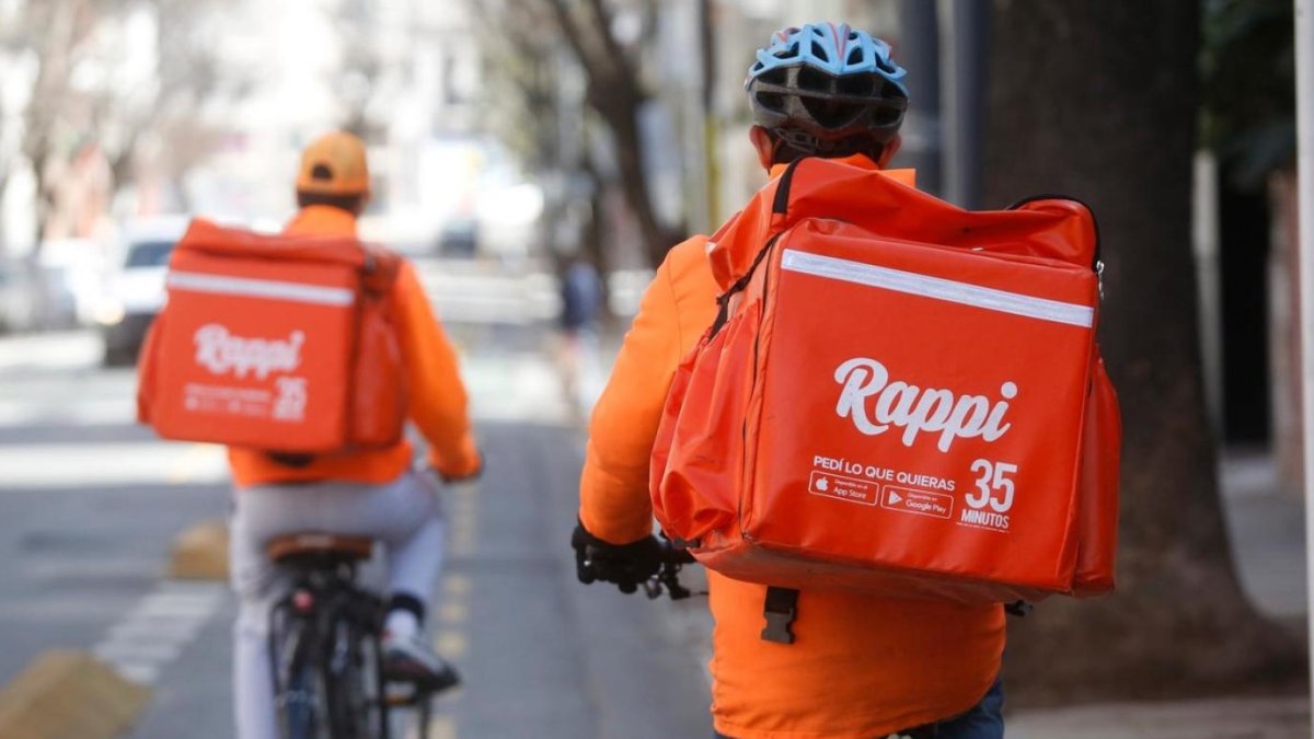 Los rappitenderos son característicos en Ecuador, quienes llevan los pedidos a quienes soliciten lo que desees a través de la app.