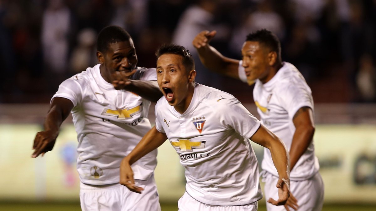 Franklin Guerra (c) es titular en la zaga de Liga de Quito, club con el que tiene contrato por tres temporadas más.