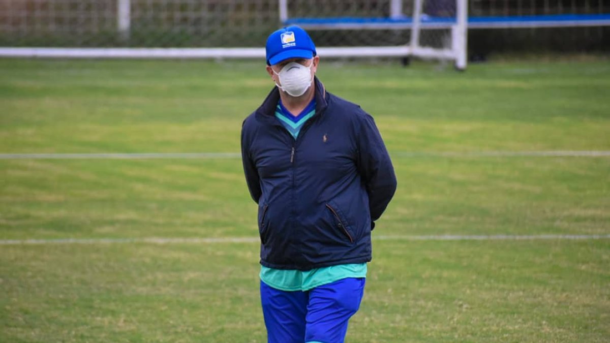 El argentino Carlos Ischia asumió el mandato del cuadro mantense desde el 1 de marzo.