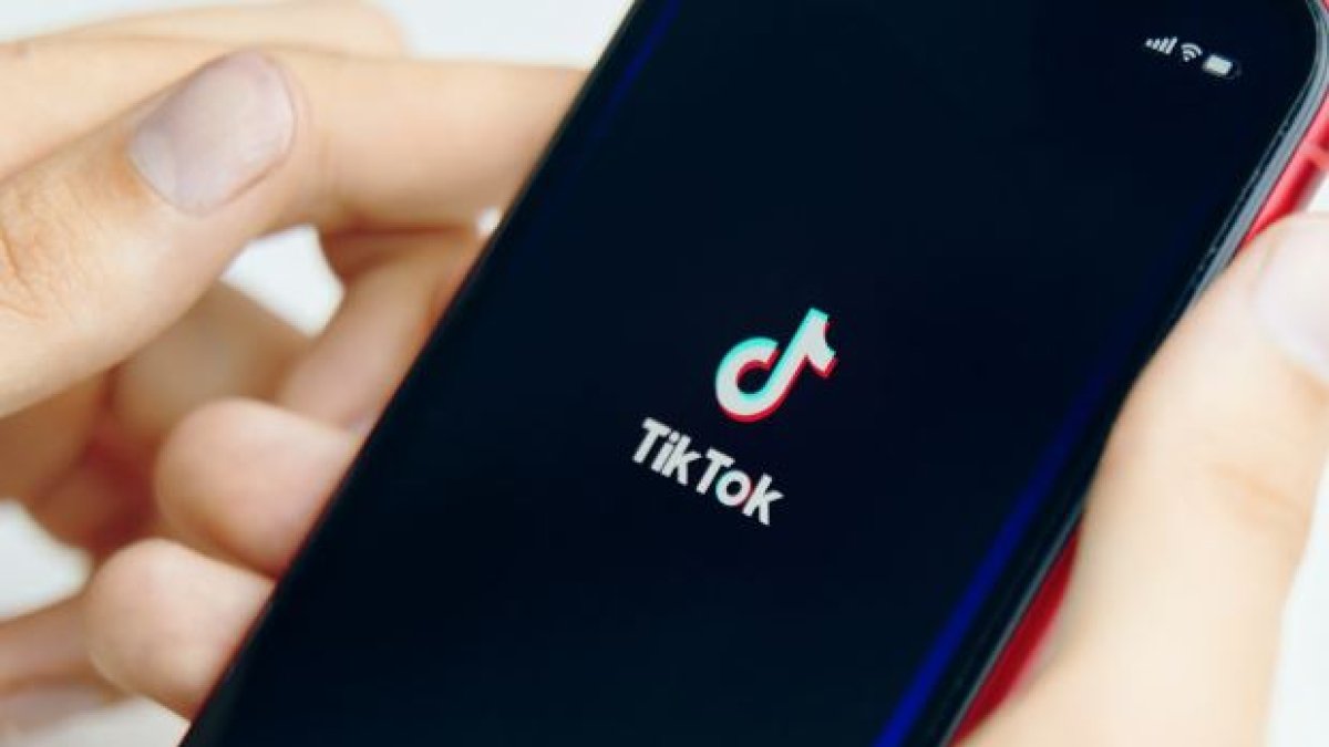 Los usuarios de TikTok crean vídeos musicales cortos de 3–15 segundos​​ y vídeos largos de 30–60.