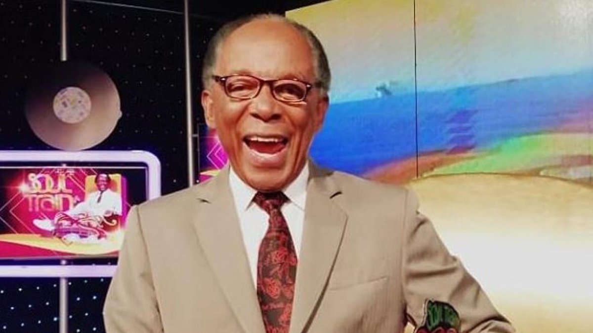 Oswaldo Valencia fue el primer afroecuatoriano en presentar un programa de TV.