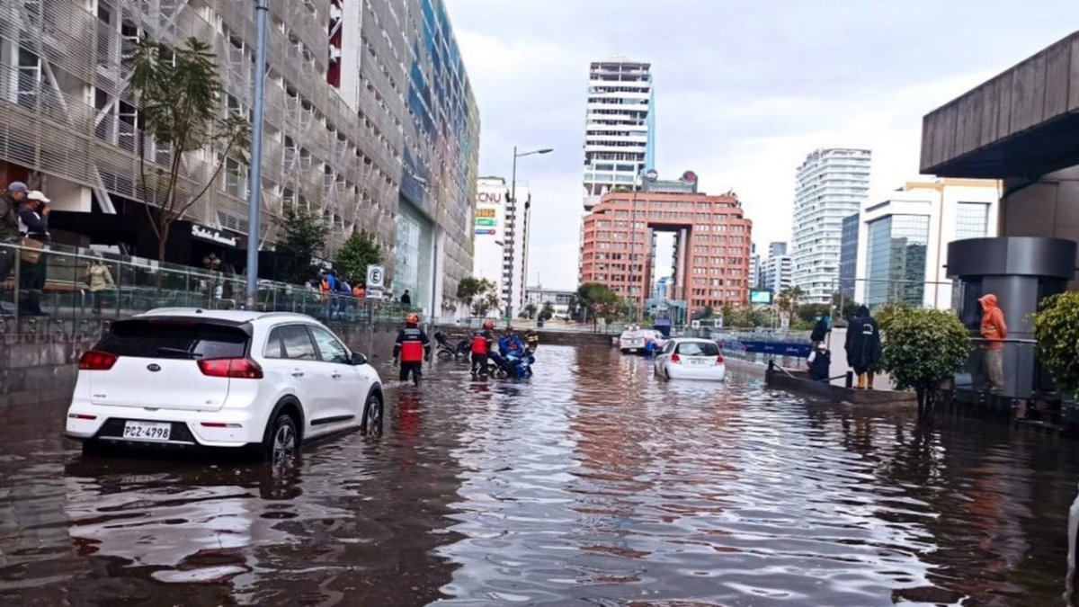 El martes 7 de julio se reportaron inundaciones en las calles cercanas a la Plataforma Financiera.