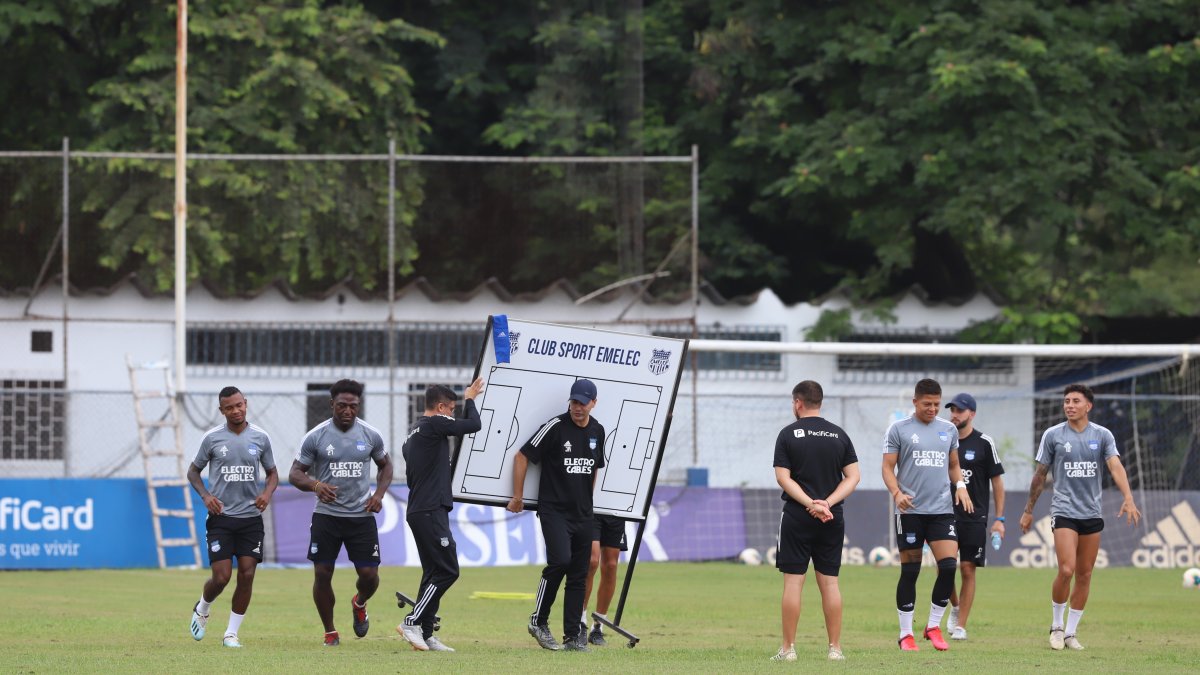 Durante 88 días los jugadores del fútbol ecuatoriano entrenaron en sus ‘caletas’.
Agencia (ag-expreso)