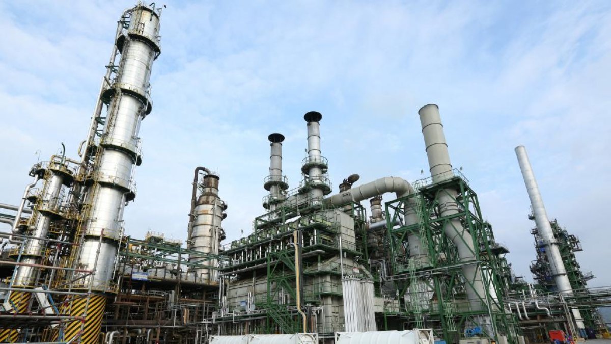 La ejecución de dos proyectos se consideran indispensables para mejorar la eficiencia operativa de la planta de refinaciòn.