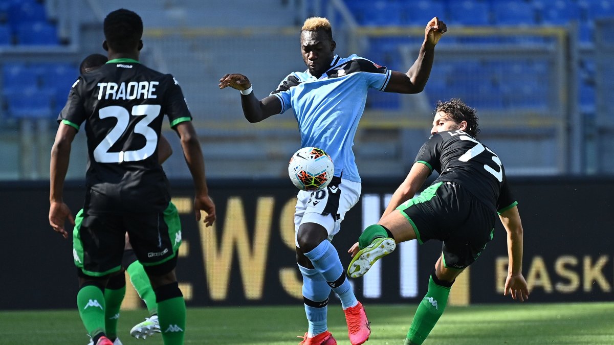 Felipe Caicedo, delantero ecuatoriano del Lazio, no pudo hacerse presente en el marcador en la caída ante el Sassuolo.