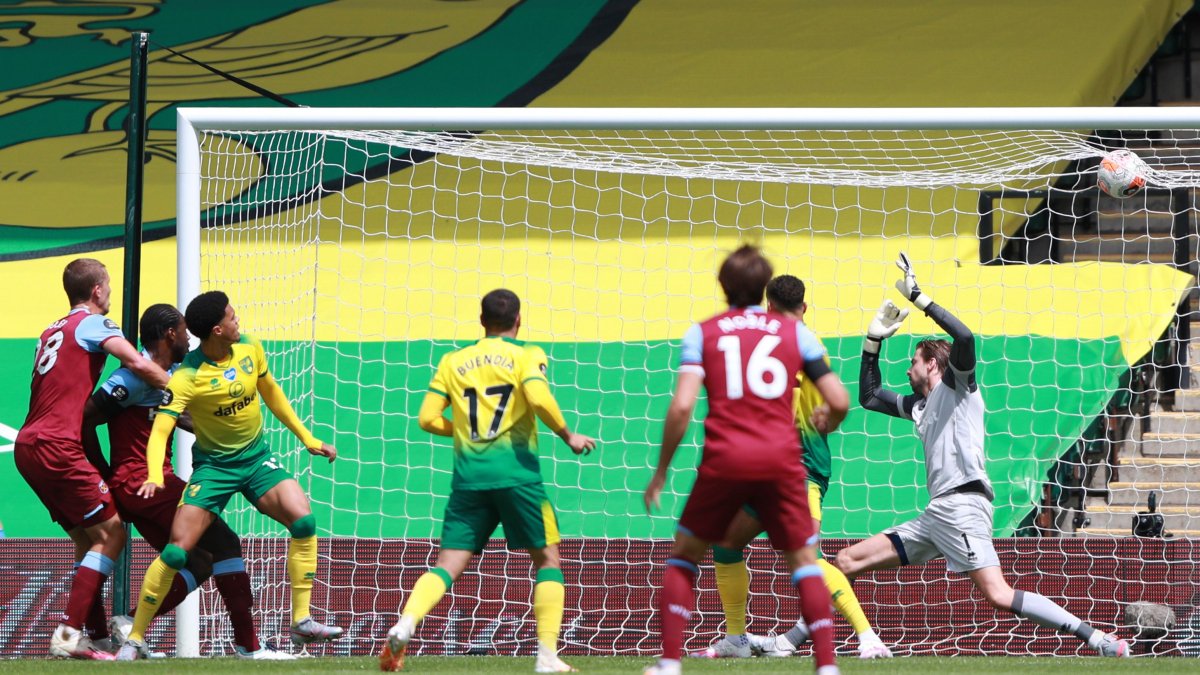 El futbolista confiesa en una carta que se niega a revelar su identidad para evitar el rechazo de sus compeñeros.