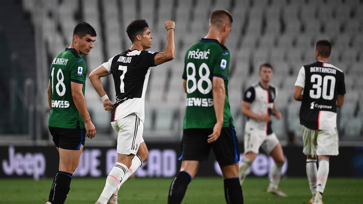 El atacante portugués celebra su segundo gol con la Juventus ante el Atalanta.
