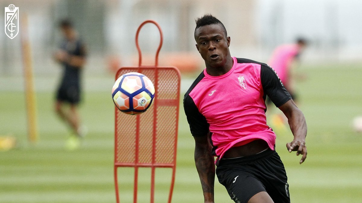 El delantero José Angulo tiene posibilidades de llegar a Barcelona